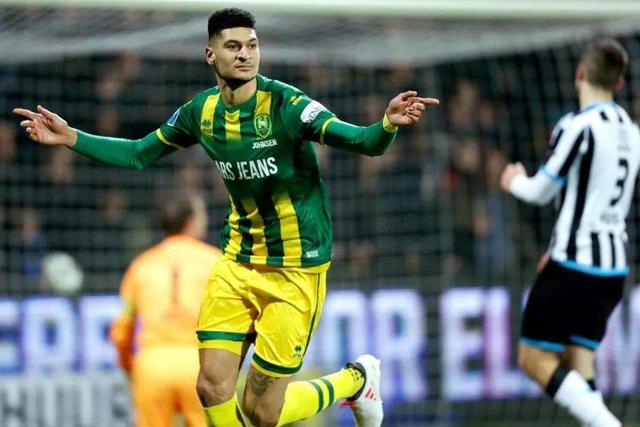 泰晤士报：曼联接近任命阿莫林 范尼可能只带一场