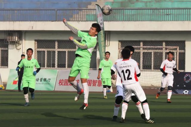 骑士力克步行者锁定季后赛 76人7连胜追平魔术